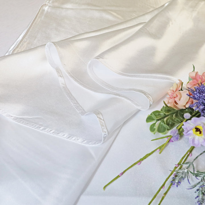 132" Round Heavy Duty Satin Tablecloth - White (1pc)