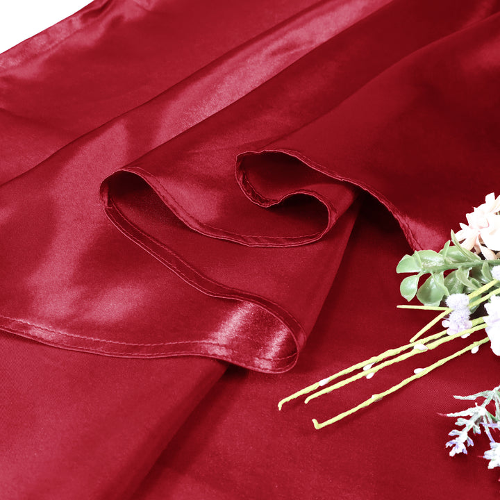 Nappe ronde en satin robuste de 132 po - Rouge pomme (1 pièce)