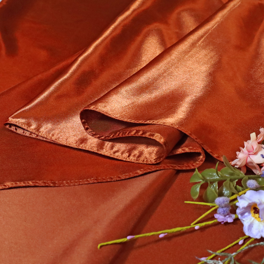 Nappe ronde en satin robuste de 132 po - Rouille/Orange brûlé (1 pièce)