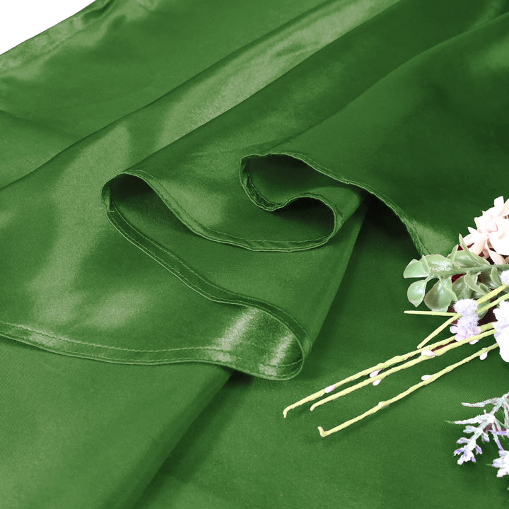 Nappe ronde en satin robuste de 132 po - Vert trèfle (1 pièce)