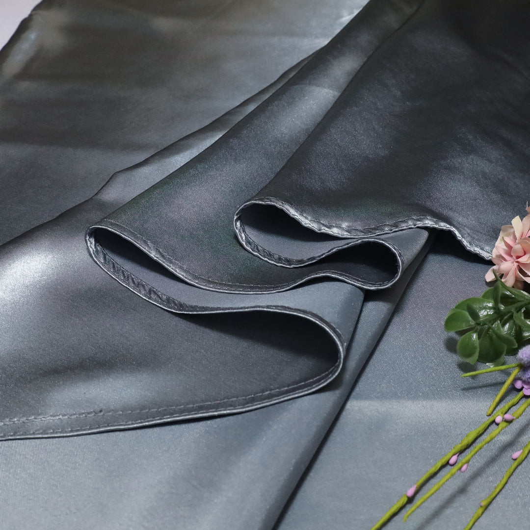 Nappe ronde en satin robuste de 132 po - Étain/Anthracite (1 pièce)