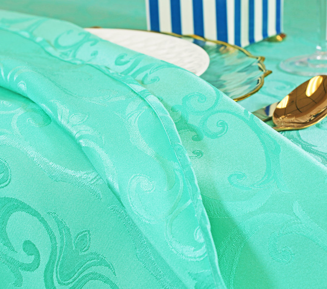 Nappe ronde en polyester jacquard damassé Versailles Chopin sans couture de 132 po - Bleu Tiff/Bleu Aqua (1 pièce)