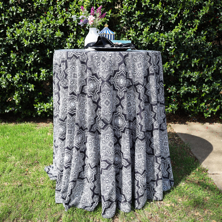 Nappe ronde en plongée au henné (sans plis) de 132 po - Noir (1 pièce)