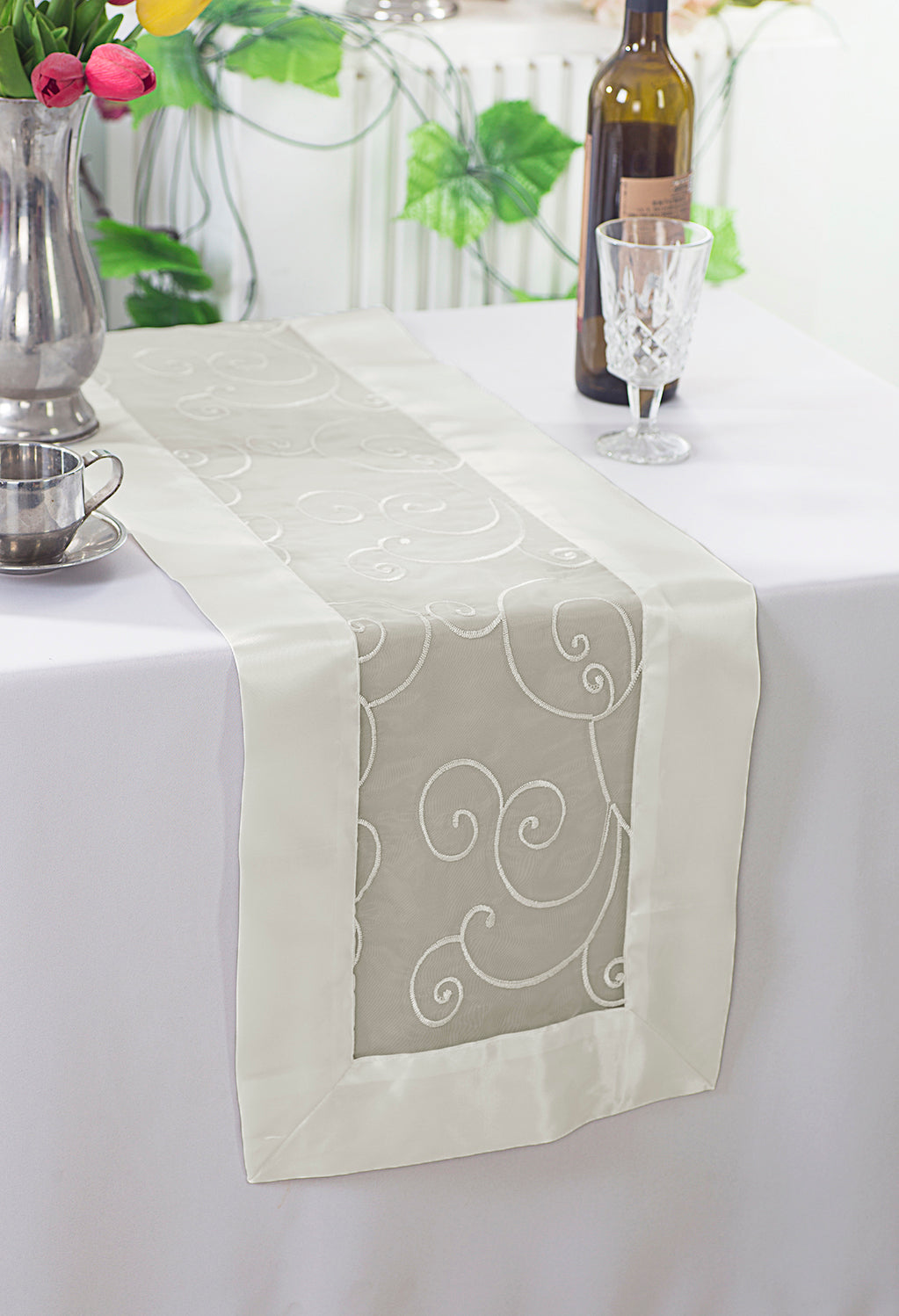 Chemin de table en organza brodé 12,75"x108" - Ivoire (1pc)