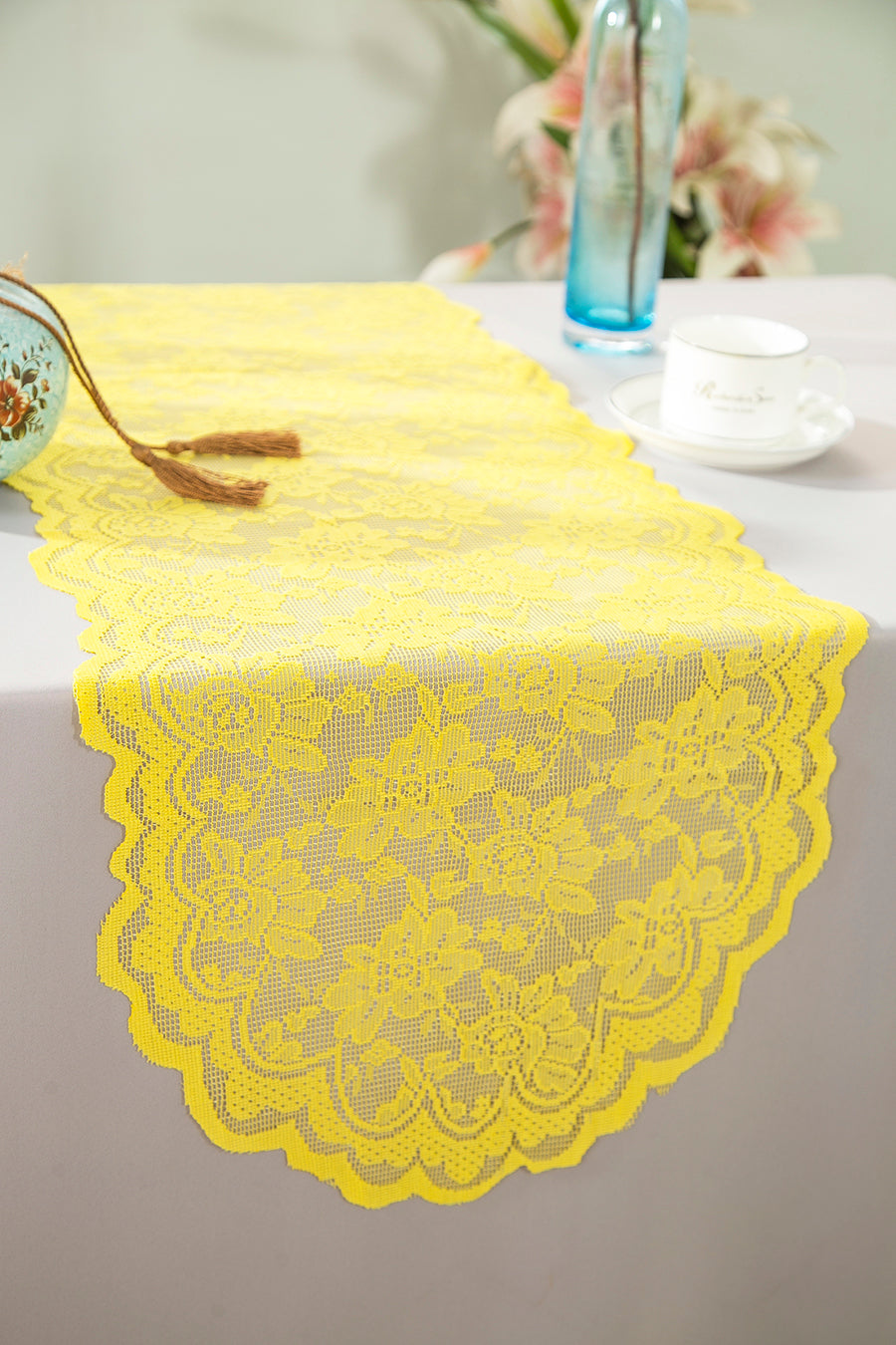 Caminos de mesa de encaje Caspari de 13.5 "x 108" - Amarillo canario (1 pieza)