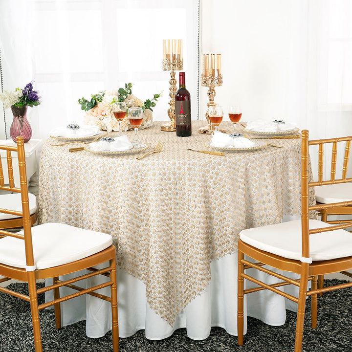 Superposition de table en dentelle soluble dans l'eau métallique scintillante de trèfle carré de 72 "x 72" - Champagne (1 pièce)